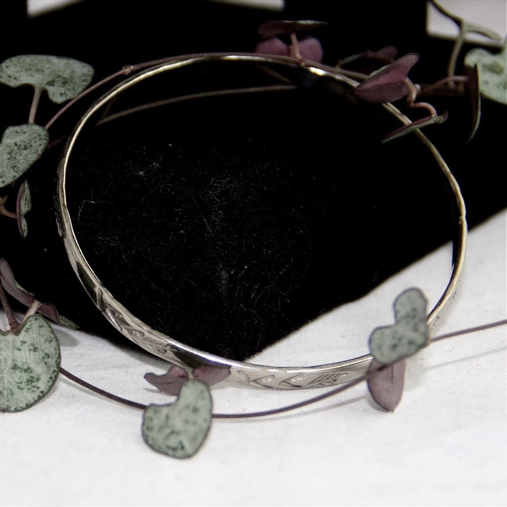 Vintage Mexican Sterling Silver 925 Engraved Leaf Chevron Bangle Bracelet 8 In